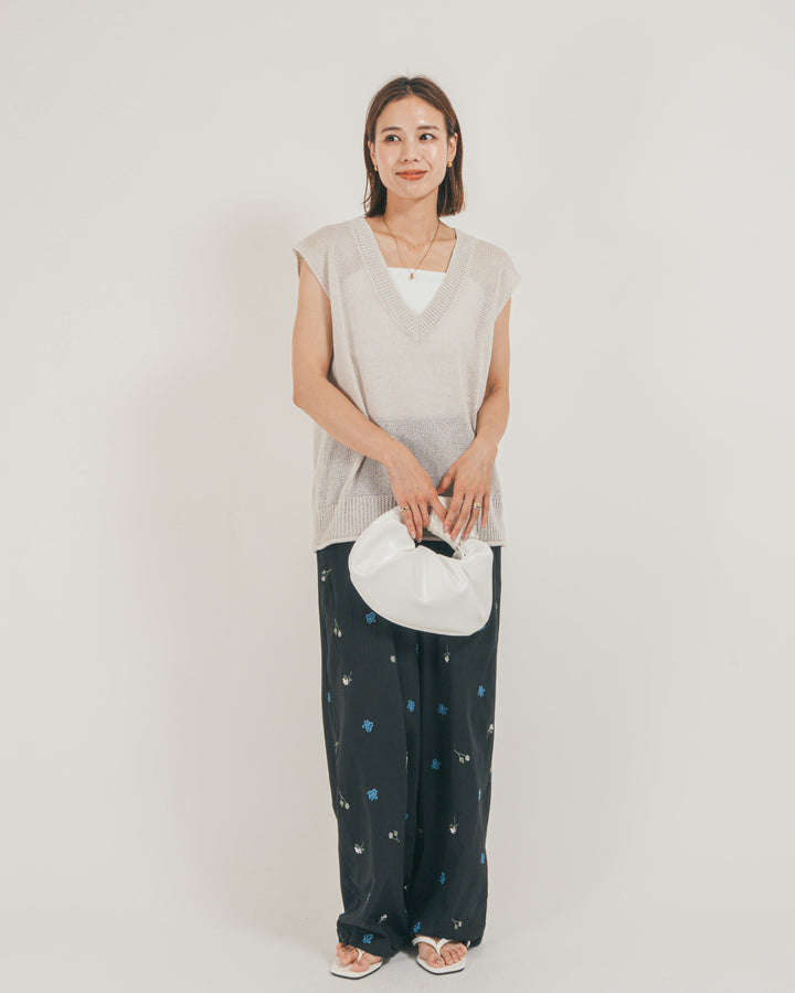 ［SET］ドライタッチ Vネックサマーニットベスト + Flower刺繍リラックスパンツ（2SET）