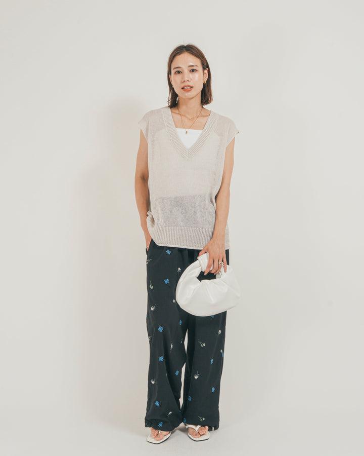 ［SET］ドライタッチ Vネックサマーニットベスト + Flower刺繍リラックスパンツ（2SET）