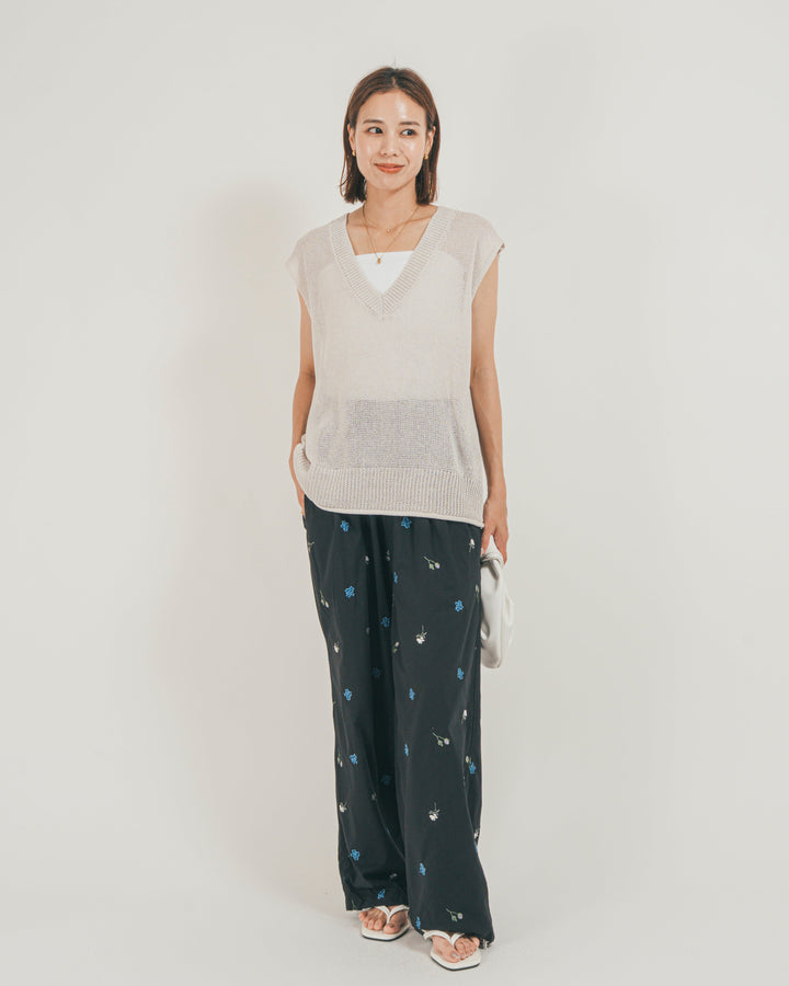 ［SET］ドライタッチ Vネックサマーニットベスト + Flower刺繍リラックスパンツ（2SET）
