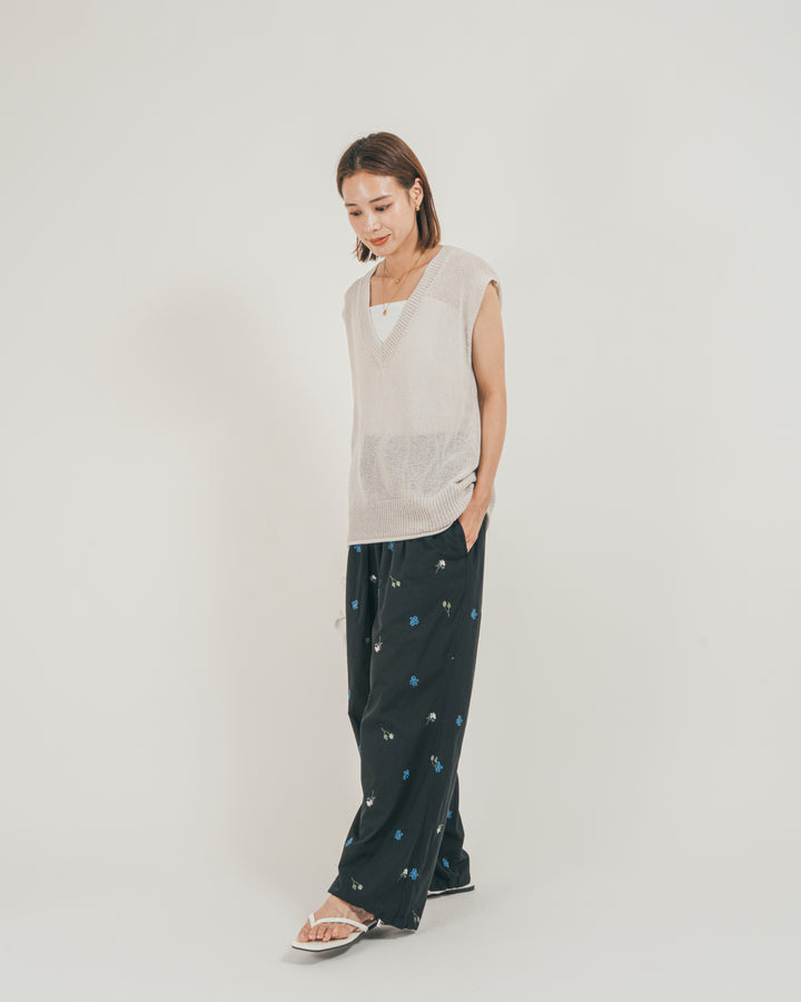 ［SET］ドライタッチ Vネックサマーニットベスト + Flower刺繍リラックスパンツ（2SET）