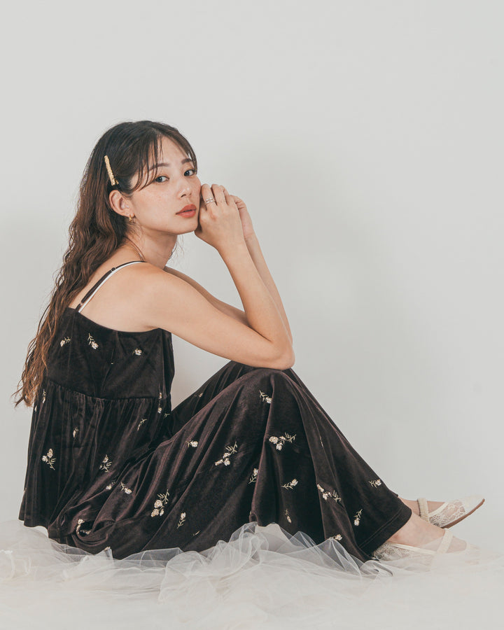 ［SET］Flower刺繍 ベロアペプラムキャミ + Flower刺繍 ベロアパンツ（2SET）
