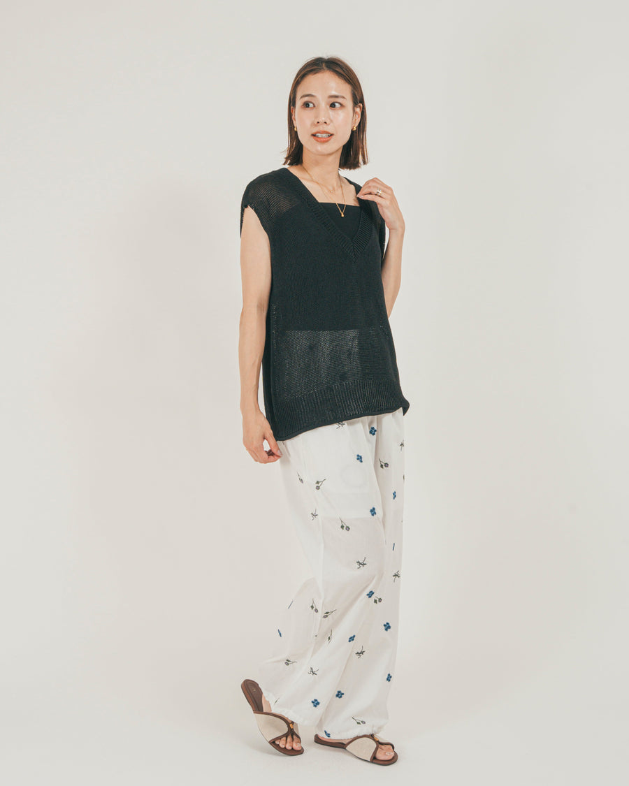 ［SET］ドライタッチ Vネックサマーニットベスト + Flower刺繍リラックスパンツ（2SET）