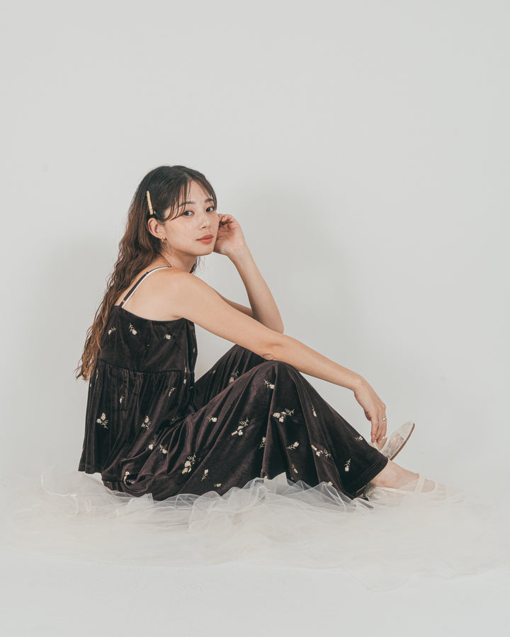 ［SET］Flower刺繍 ベロアペプラムキャミ + Flower刺繍 ベロアパンツ（2SET）