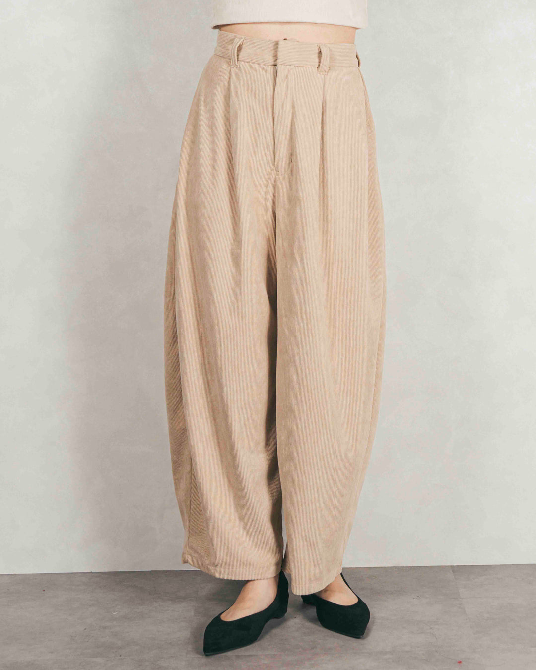 サイドタックコクーンコーデュロイパンツ（BEIGE）