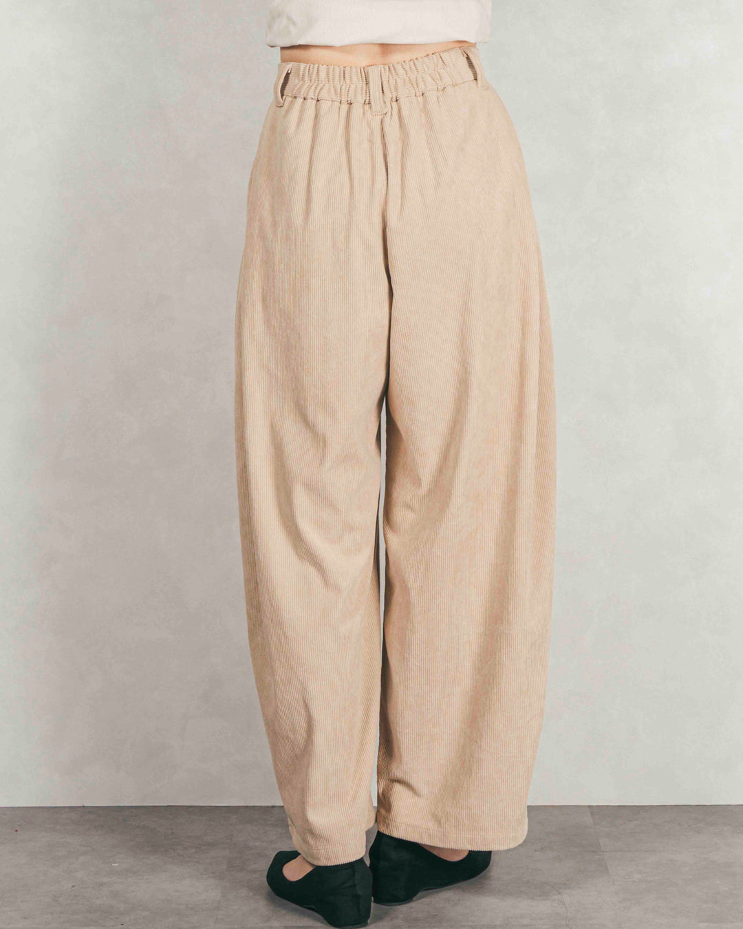 サイドタックコクーンコーデュロイパンツ（BEIGE）