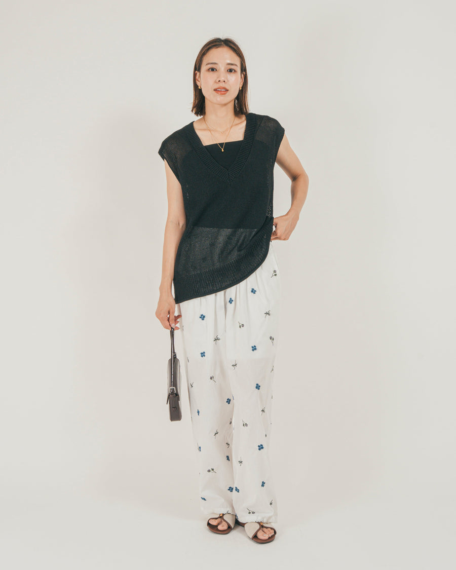 ［SET］ドライタッチ Vネックサマーニットベスト + Flower刺繍リラックスパンツ（2SET）