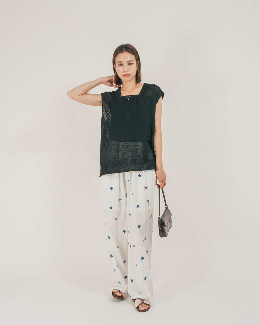 ［SET］ドライタッチ Vネックサマーニットベスト + Flower刺繍リラックスパンツ（2SET）