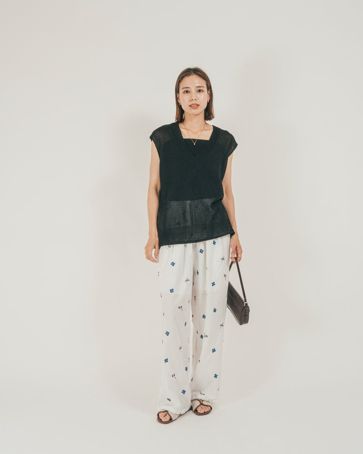 ［SET］ドライタッチ Vネックサマーニットベスト + Flower刺繍リラックスパンツ（2SET）