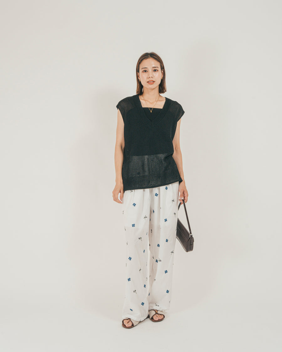 ［SET］ドライタッチ Vネックサマーニットベスト + Flower刺繍リラックスパンツ（2SET）