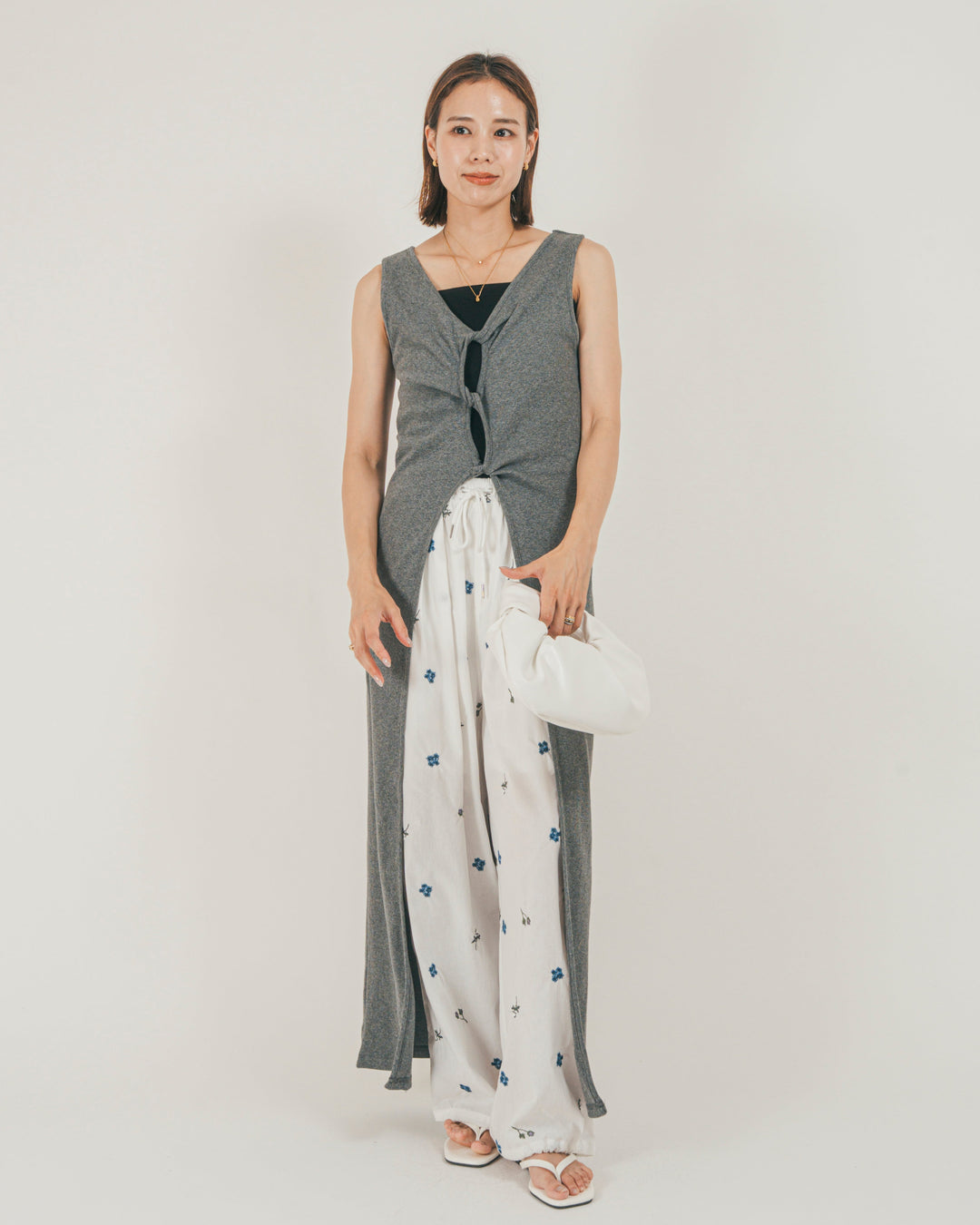［SET］フロントデザインジレワンピ + Flower刺繍リラックスパンツ（2SET）