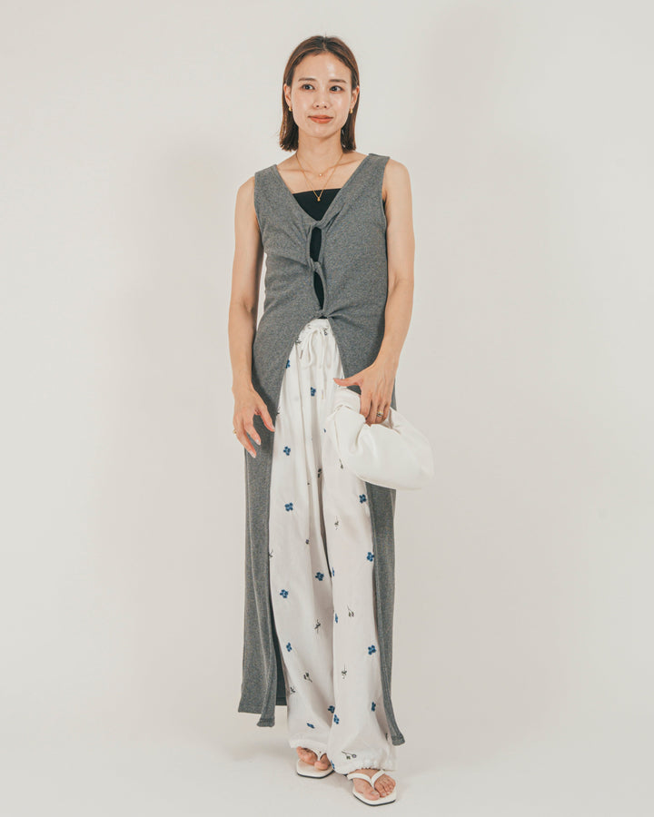 ［SET］フロントデザインジレワンピ + Flower刺繍リラックスパンツ（2SET）