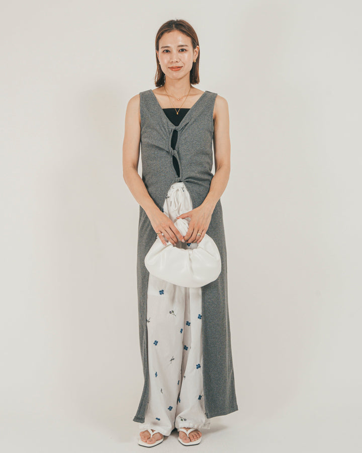 ［SET］フロントデザインジレワンピ + Flower刺繍リラックスパンツ（2SET）