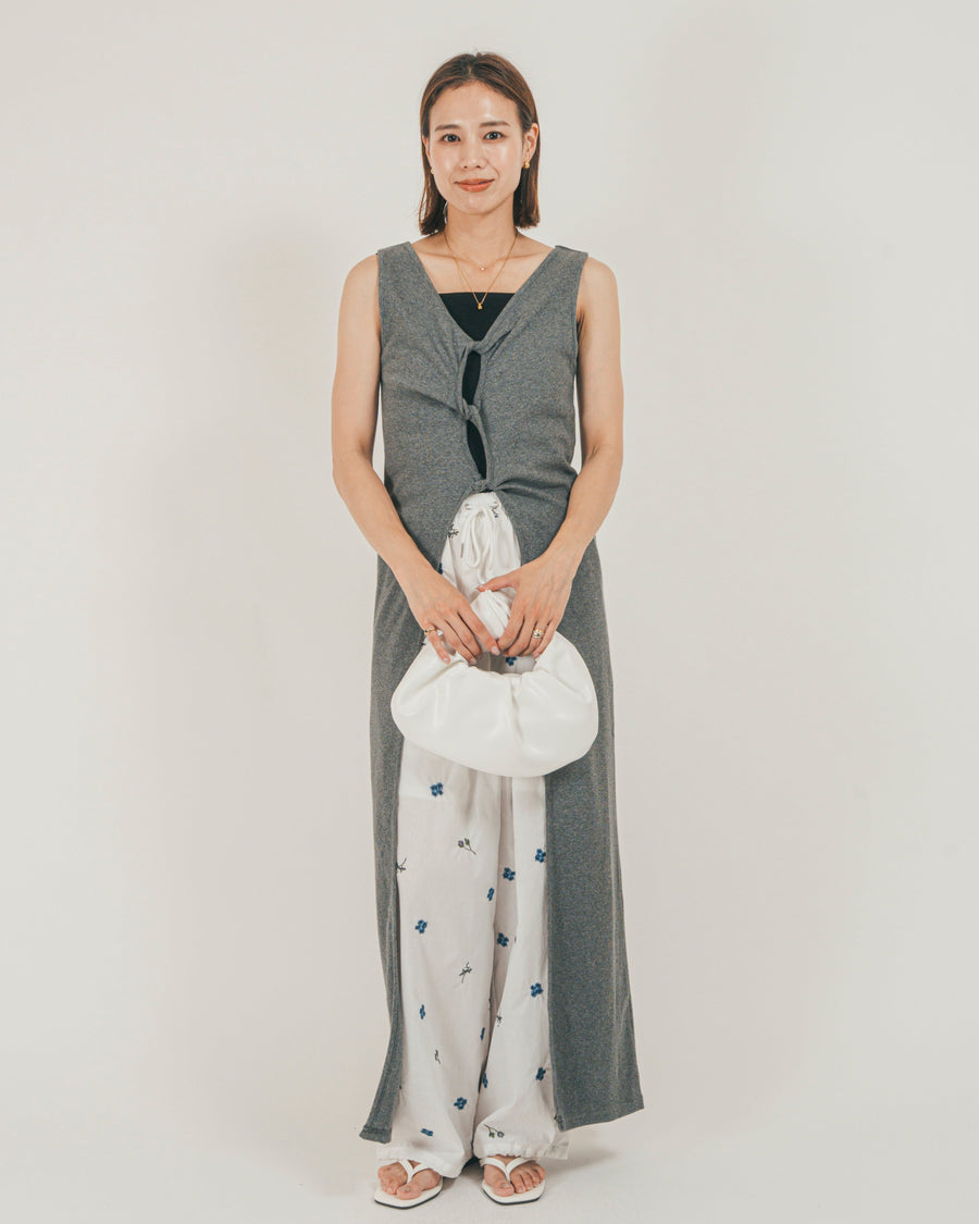 ［SET］フロントデザインジレワンピ + Flower刺繍リラックスパンツ（2SET）
