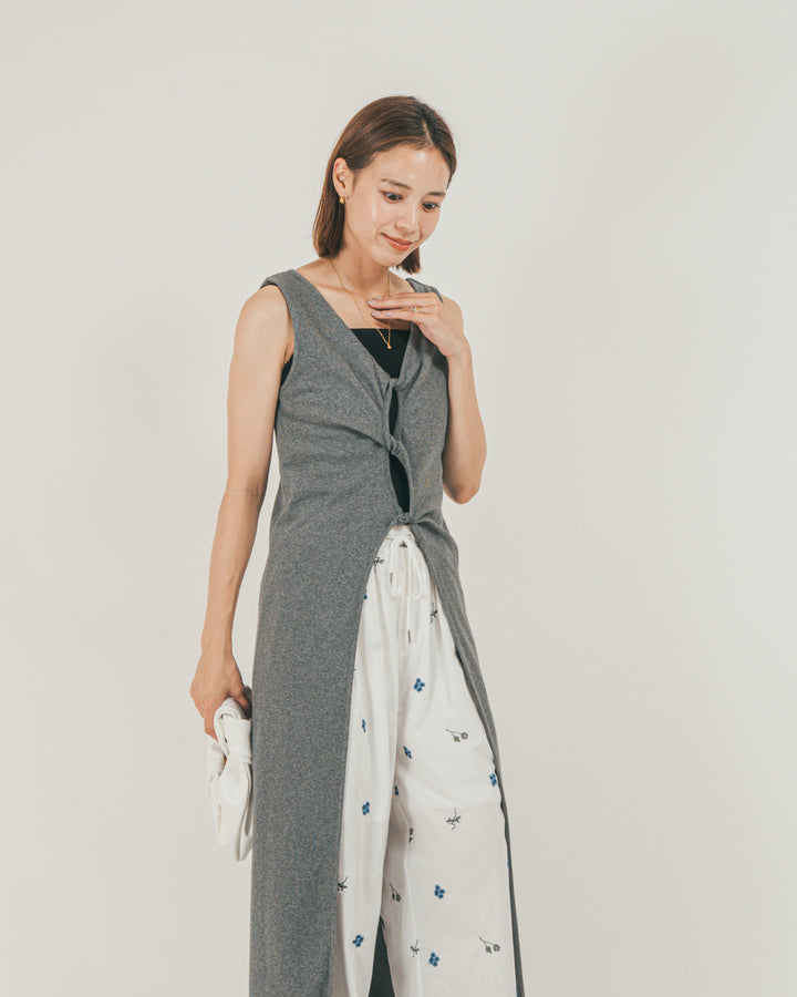 ［SET］フロントデザインジレワンピ + Flower刺繍リラックスパンツ（2SET）