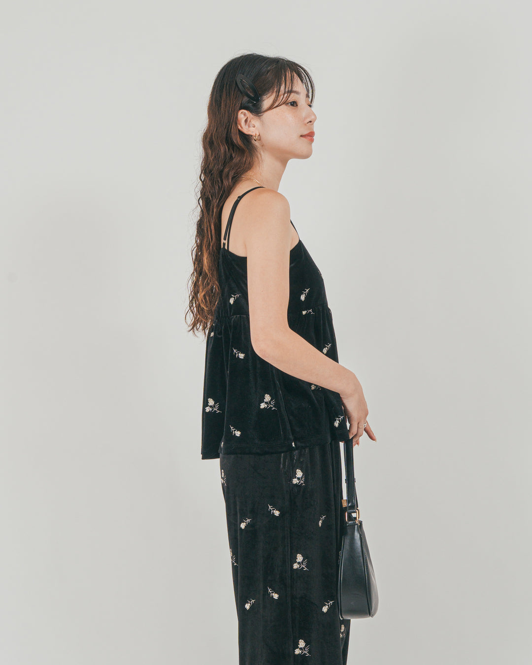 ［SET］Flower刺繍 ベロアペプラムキャミ + Flower刺繍 ベロアパンツ（2SET）