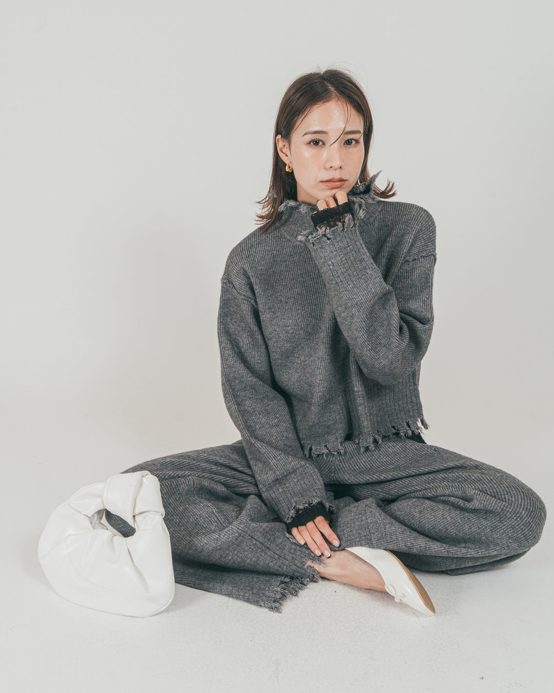 ［SET］Nuance Hem ハイネックニット + Nuance Hem ルーズニットパンツ + ストレッチレースシアートップス（3SET）