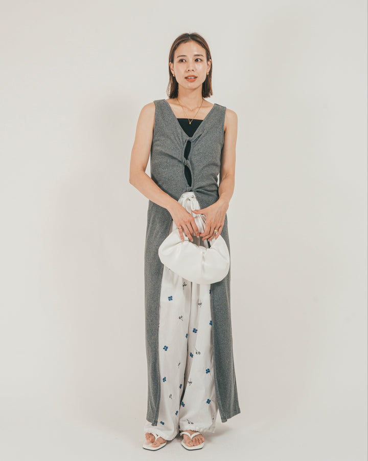 ［SET］フロントデザインジレワンピ + Flower刺繍リラックスパンツ（2SET）