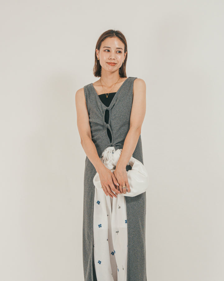 ［SET］フロントデザインジレワンピ + Flower刺繍リラックスパンツ（2SET）