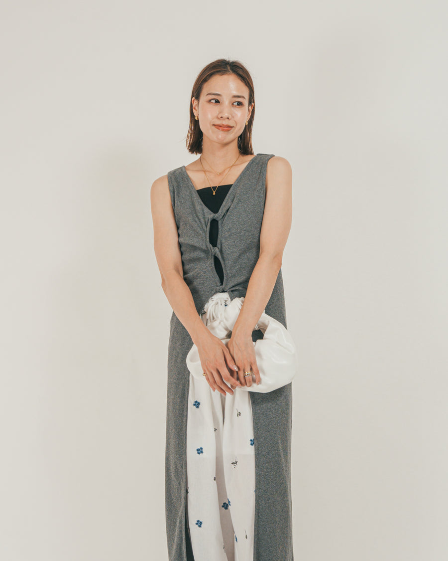 ［SET］フロントデザインジレワンピ + Flower刺繍リラックスパンツ（2SET）