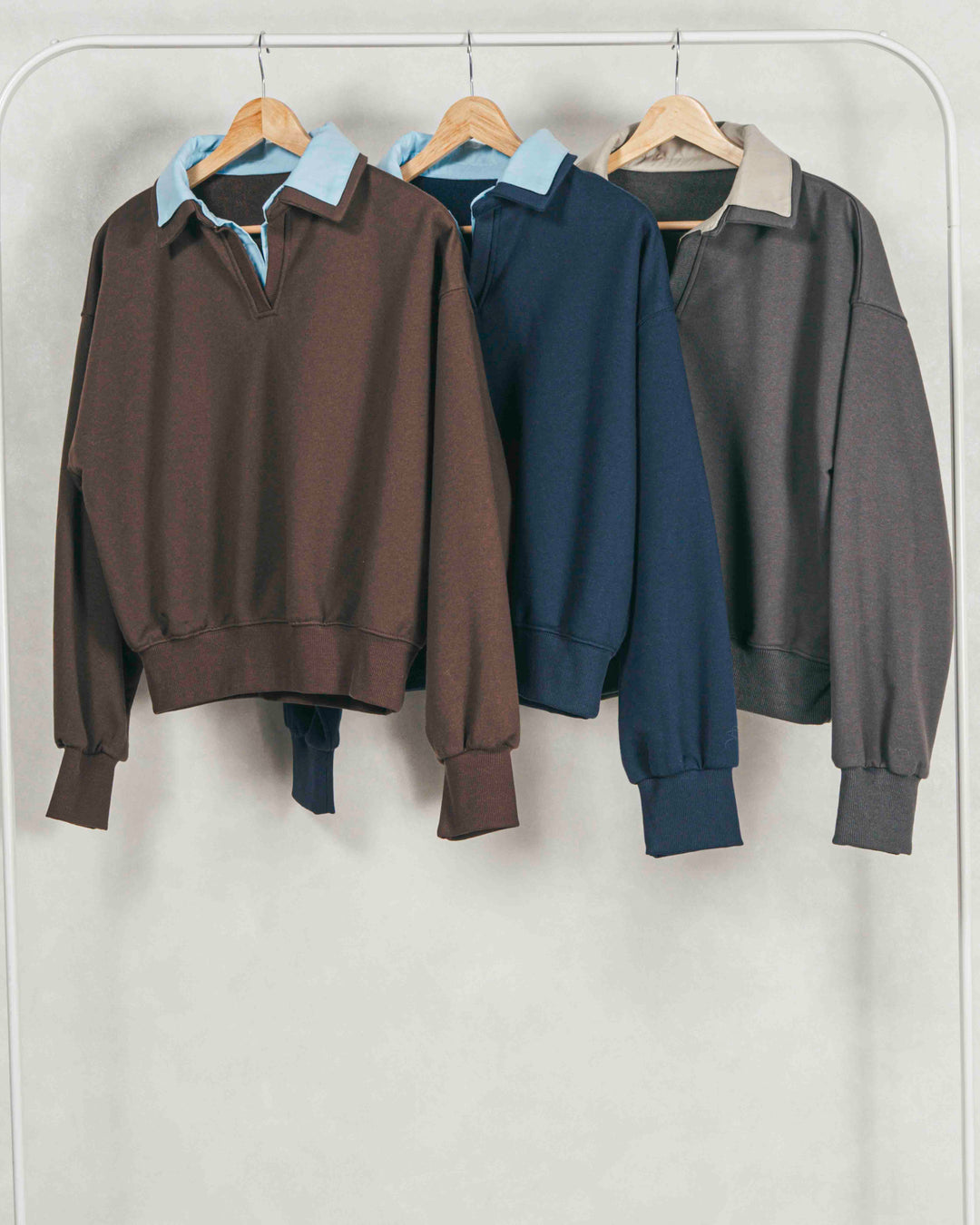 ［SET］シャツ Layered クロップドスウェット+サイドタックコクーンコーデュロイパンツ（2SET）