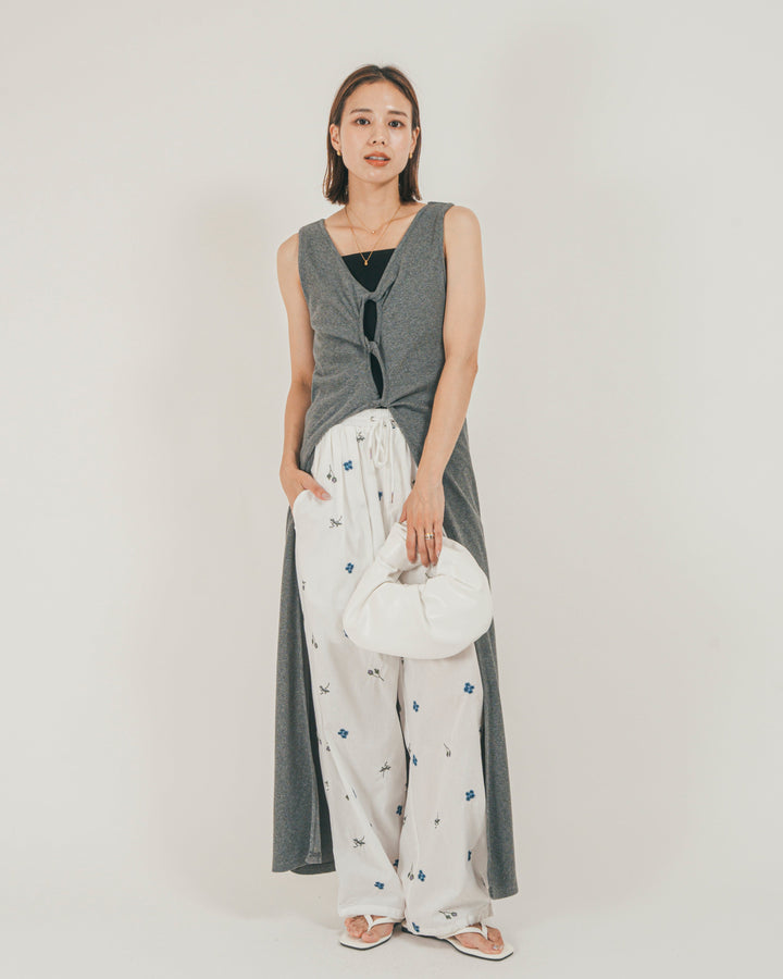 ［SET］フロントデザインジレワンピ + Flower刺繍リラックスパンツ（2SET）