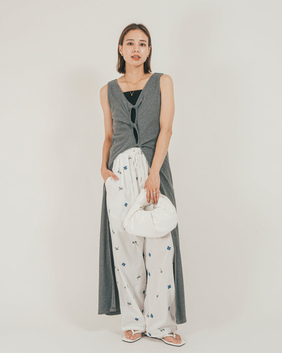［SET］フロントデザインジレワンピ + Flower刺繍リラックスパンツ（2SET）