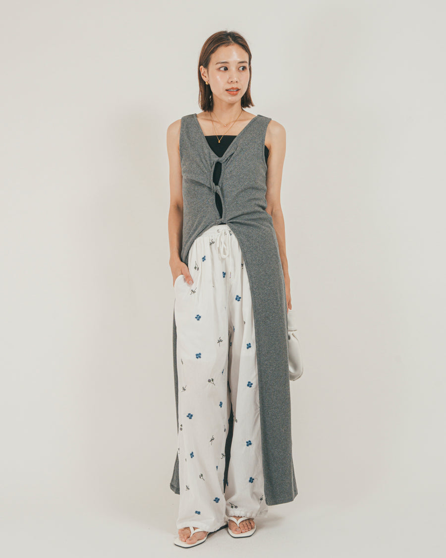 ［SET］フロントデザインジレワンピ + Flower刺繍リラックスパンツ（2SET）
