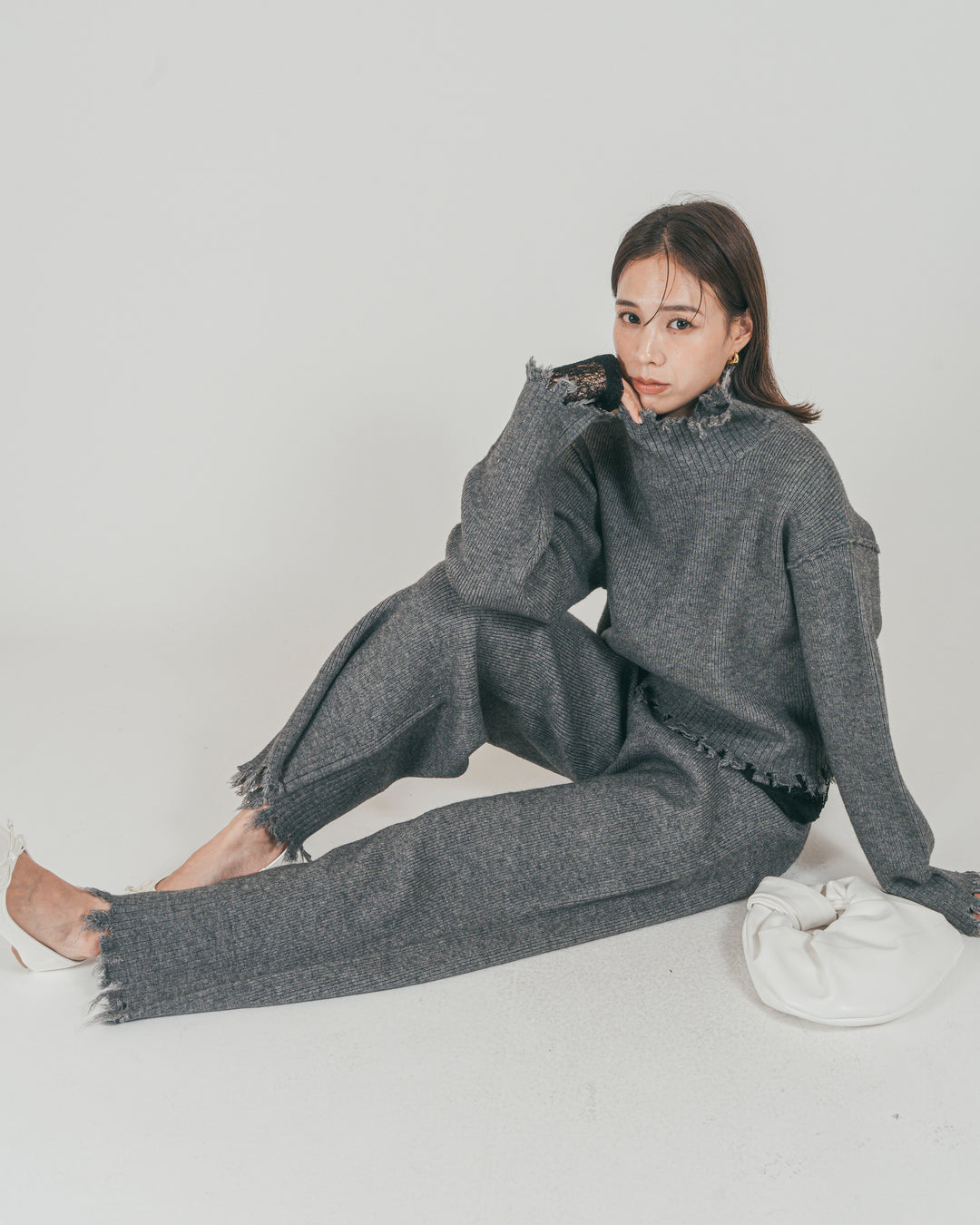［SET］Nuance Hem ハイネックニット + Nuance Hem ルーズニットパンツ + ストレッチレースシアートップス（3SET）