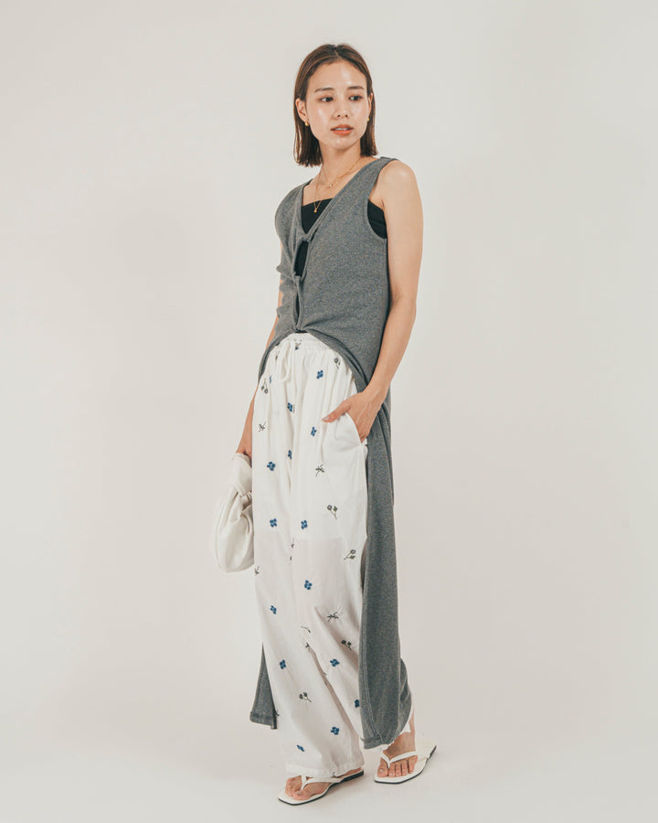 ［SET］フロントデザインジレワンピ + Flower刺繍リラックスパンツ（2SET）