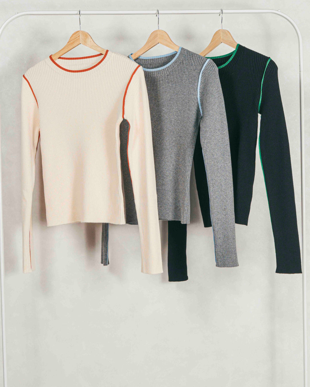 バイカラークルーネックニットトップス (BLACK x GREEN)