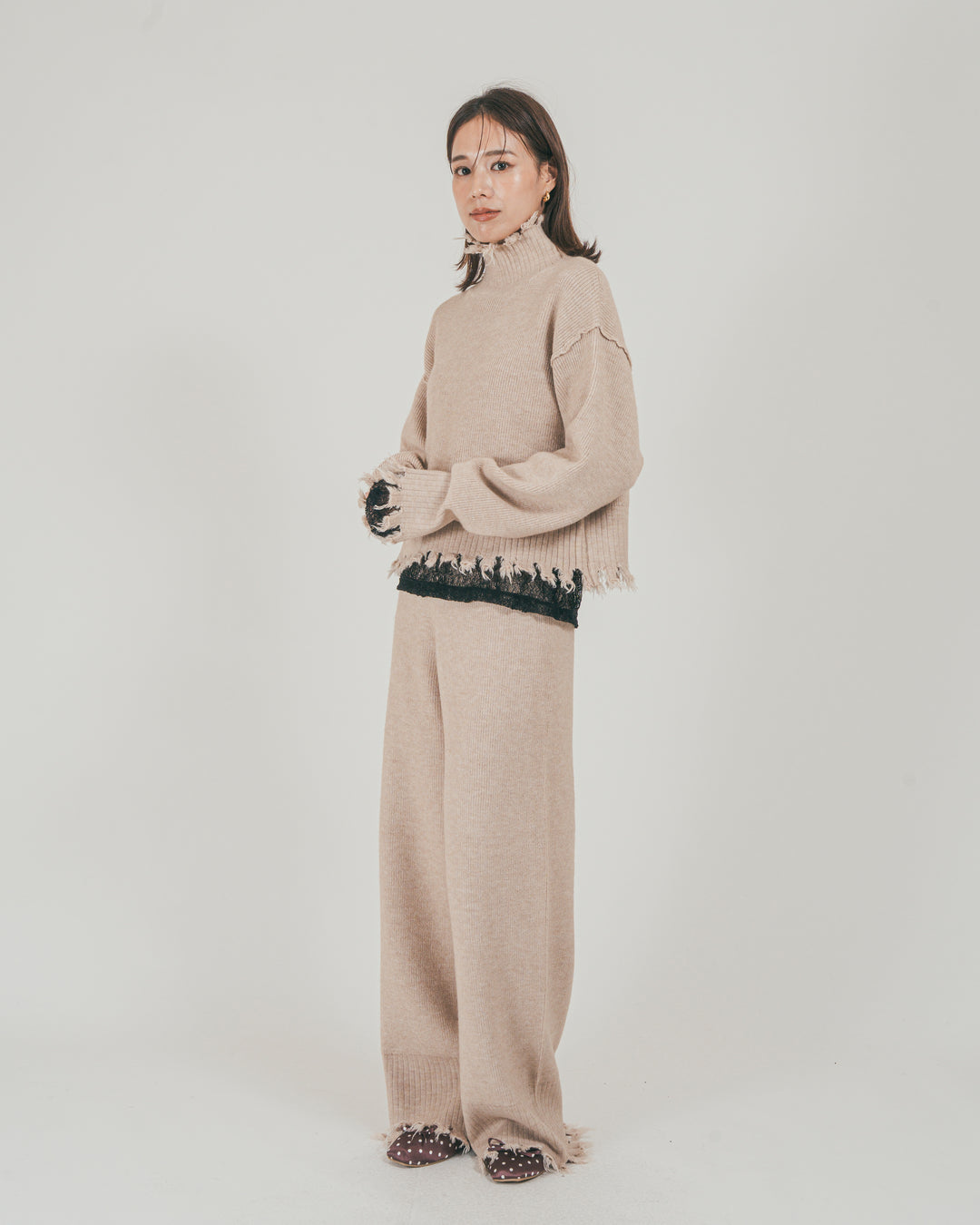 ［SET］Nuance Hem ハイネックニット + Nuance Hem ルーズニットパンツ + ストレッチレースシアートップス（3SET）