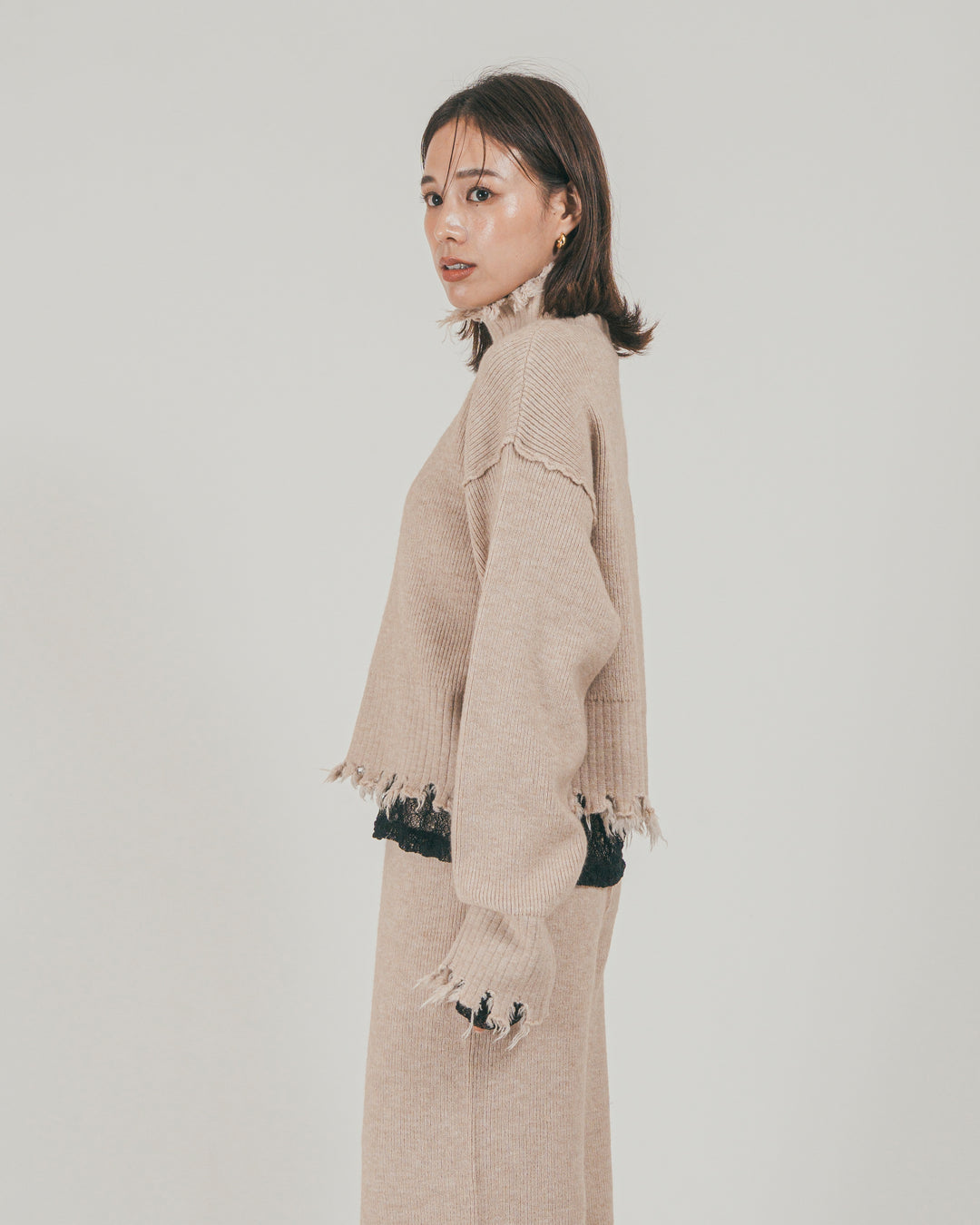 ［SET］Nuance Hem ハイネックニット + Nuance Hem ルーズニットパンツ + ストレッチレースシアートップス（3SET）