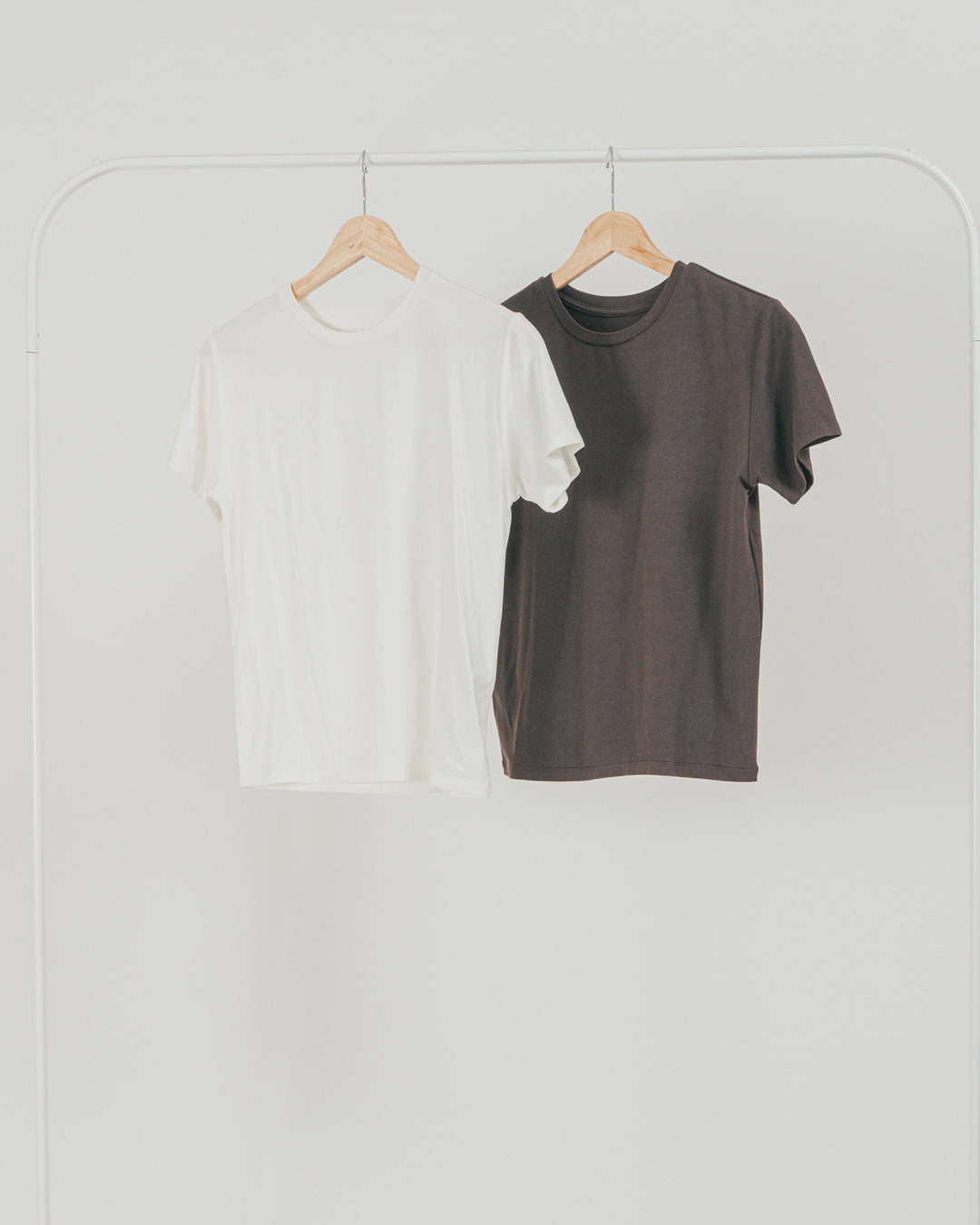 ［SET］ラッセルレース キャミ + 【接触冷感・UVカット・防臭】コンパクト半袖Tee + サテンNarrowスカート（3SET）