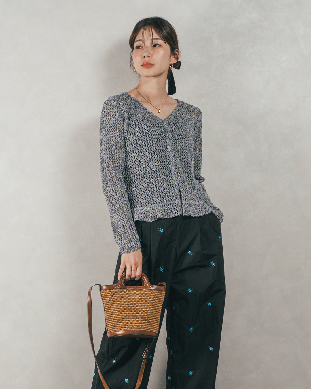 ［SET］Mixメッシュ Vネックカーデ + Flower刺繍　タックパンツ（2SET）