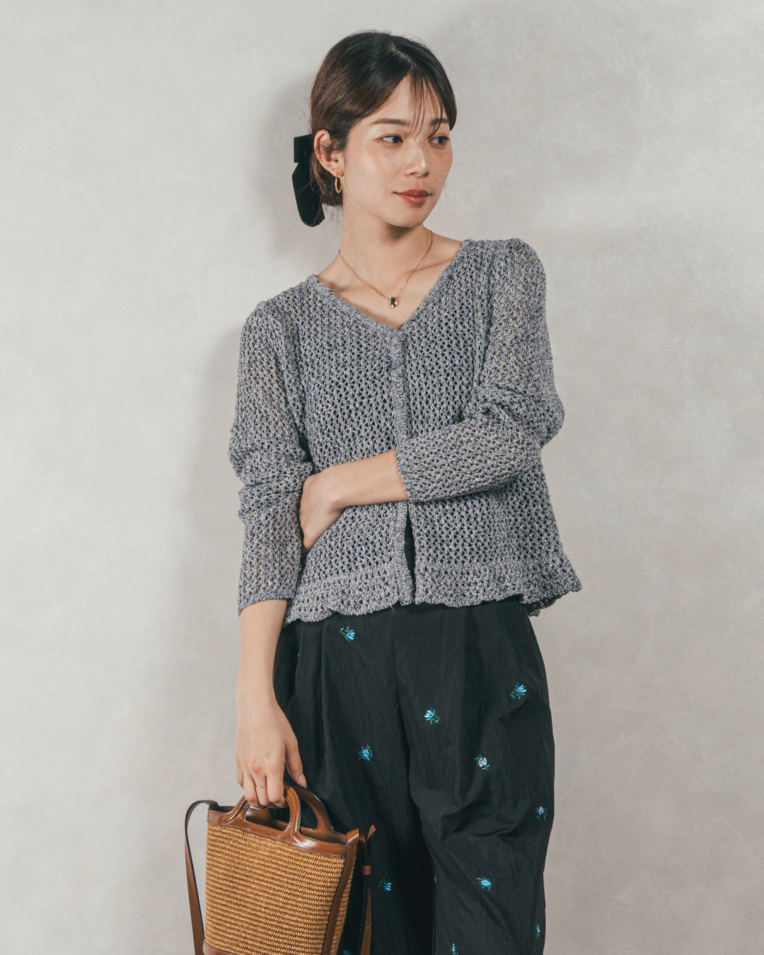 ［SET］Mixメッシュ Vネックカーデ + Flower刺繍　タックパンツ（2SET）