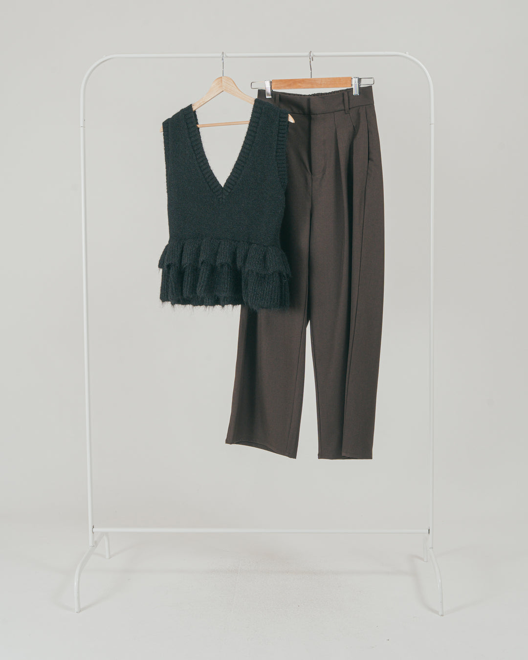 ［SET］2Way モヘアダブルFrillベスト + ダブルタック ハイウエストワイドパンツ（2SET）