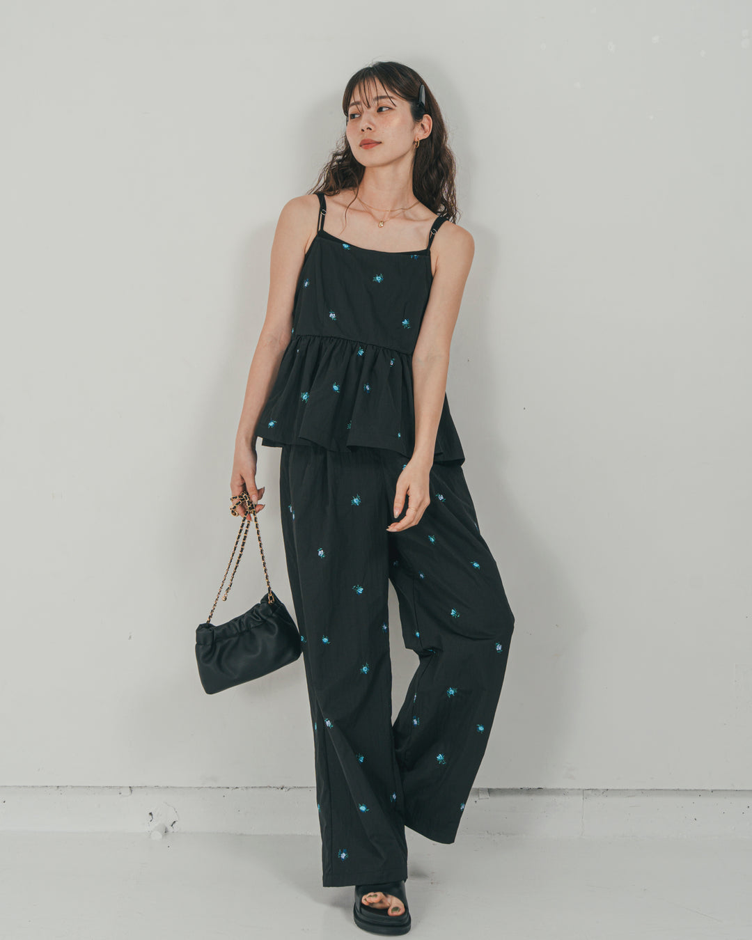 ［SET］Flower刺繍　ボリュームキャミ + Flower刺繍　タックパンツ + すっきり見えカップ付きキャミ（3SET）