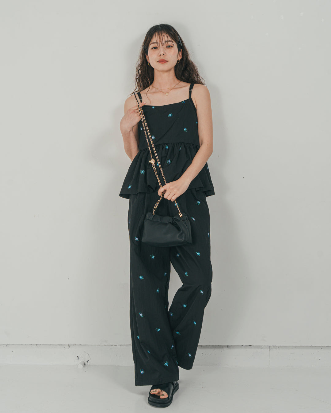 ［SET］Flower刺繍　ボリュームキャミ + Flower刺繍　タックパンツ + すっきり見えカップ付きキャミ（3SET）