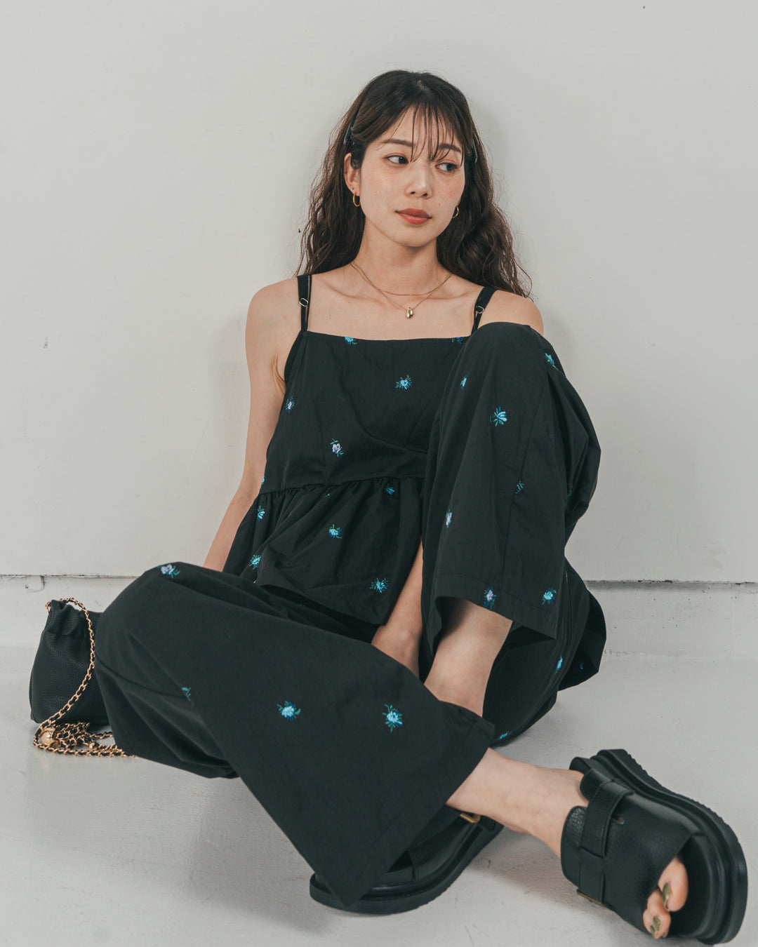 ［SET］Flower刺繍　ボリュームキャミ + Flower刺繍　タックパンツ + すっきり見えカップ付きキャミ（3SET）