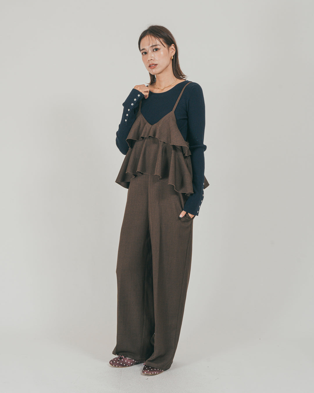 ［SET］Frillキャミサロペット + Sleeveボタン クルーネックニット（2SET）