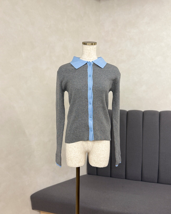 【※サンプル品】バイカラー襟付きニットトップス (GRAY x LIGHT BLUE)